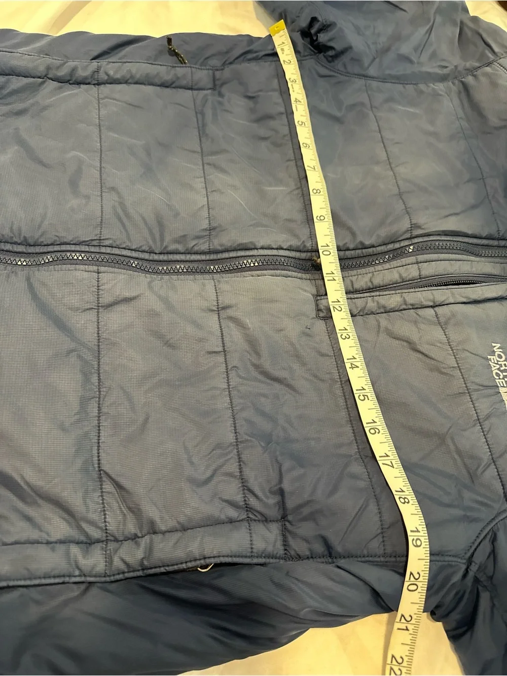 The North Face Redpoint Sz: M lightweight Navy puffer jacket full-zip. Gorpcore.